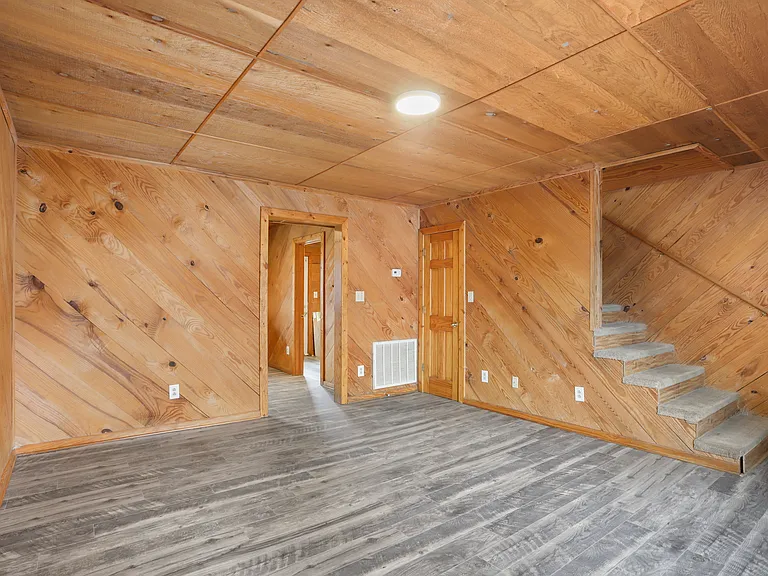 Maplewood Apartments — Photo 18