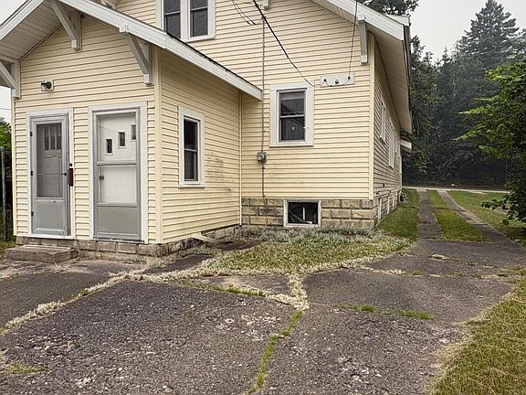 3rd image of 150 S 6th St