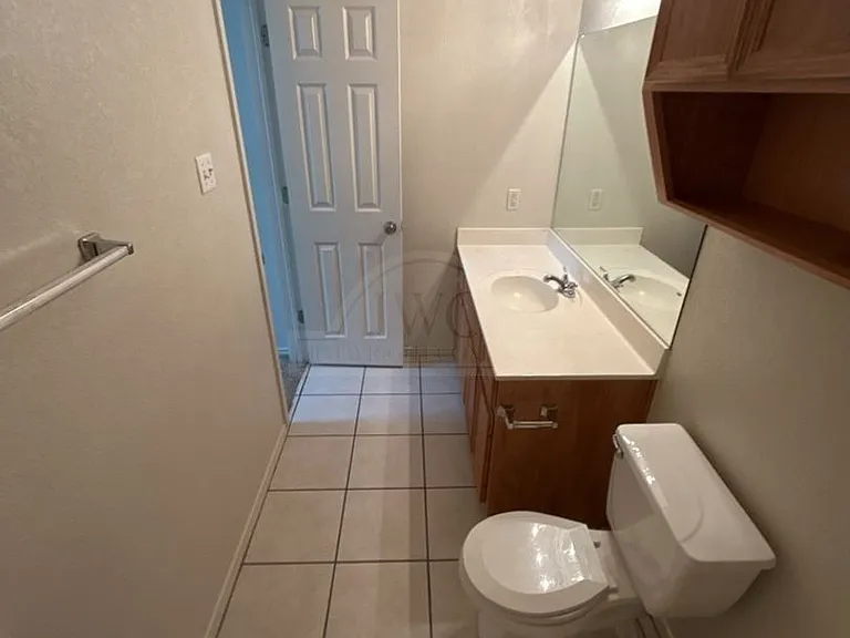912 McDaniel Cir — Photo 19