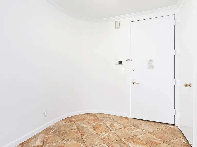 150 E 57th St #27C — Photo 4