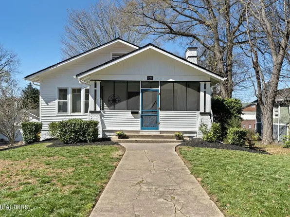 221 W Goddard Ave, Maryville, TN 37803