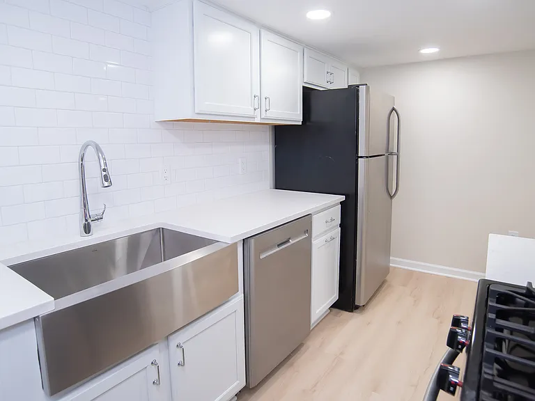 22 S Spring Ave #3 — Photo 3