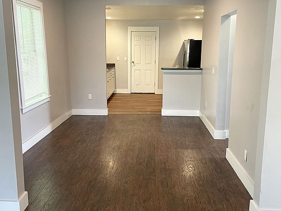 3rd image of 272 W King St