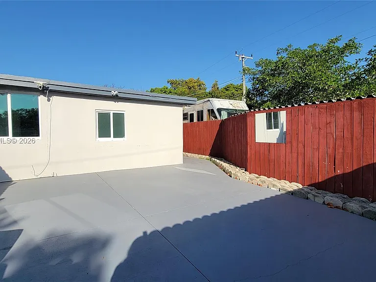 14200 NE 15th Ave — Photo 11