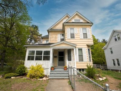 251 Sargeant St, Holyoke, MA, 01040