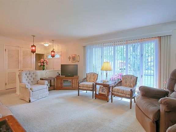4th image of 21209 Violet St