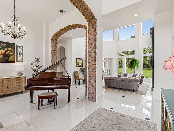 3rd image of 1270 Sunset Pointe