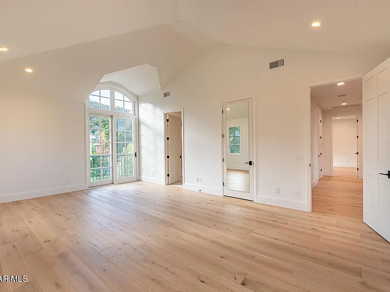 2390 Crombie Ct — Photo 35