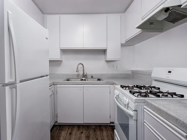 Lemoli Apartments — Photo 13