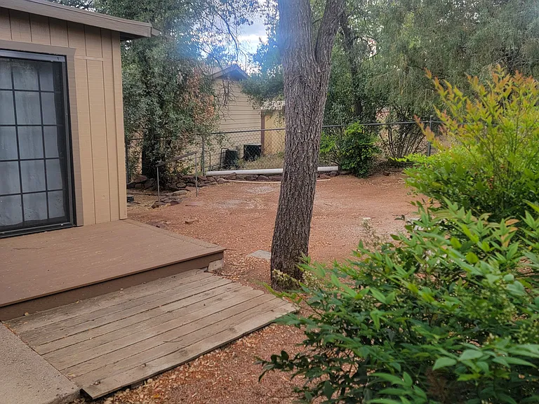 416 E Forest Dr — Photo 2