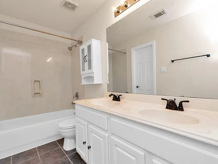 16510 Bluff Springs Dr — Photo 39