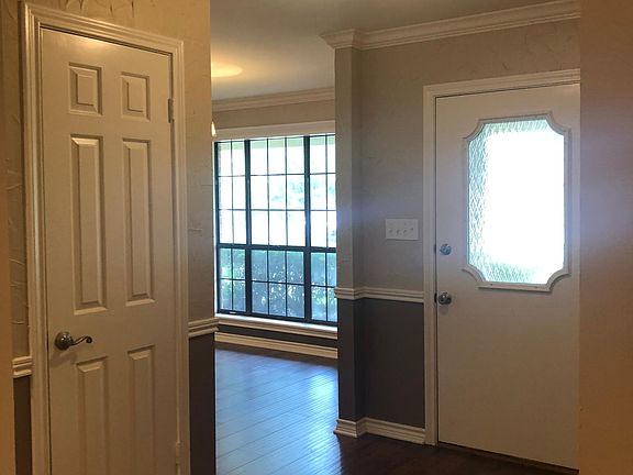 Front door entrance & dining room