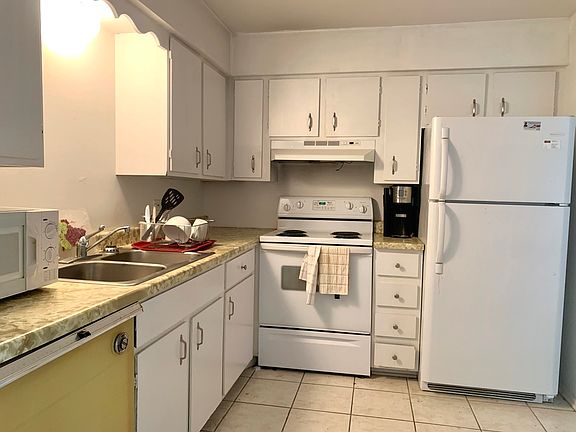5th image of 18340 Glen Oak Ave APT 2A