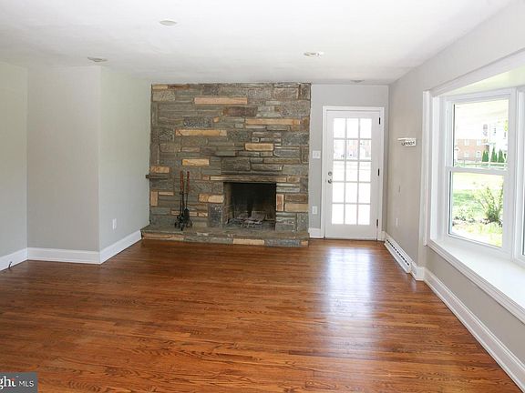 3rd image of 102 Parkway Ave