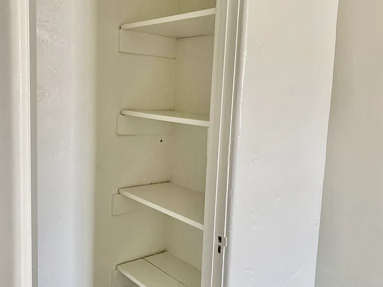 1042 N Crescent Heights Blvd — Photo 12