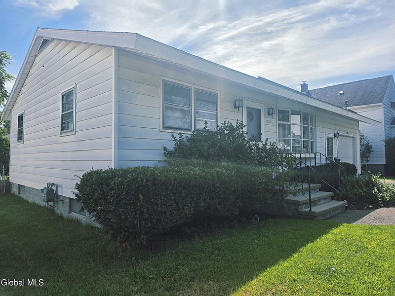 4th image of 2720 Van Dyke Avenue