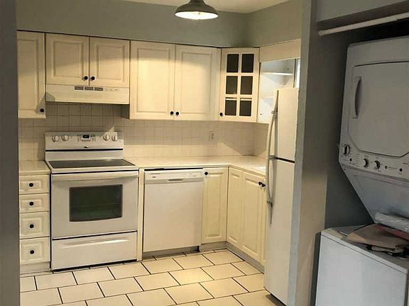 5th image of 2831 Georgetown Dr APT E