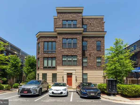 515 Riversail Ln #430, Oxon Hill, MD 20745
