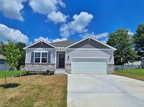 20930 W 217th St, Spring Hill, KS 66083