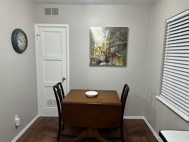 410 N Peters Ave — Photo 12