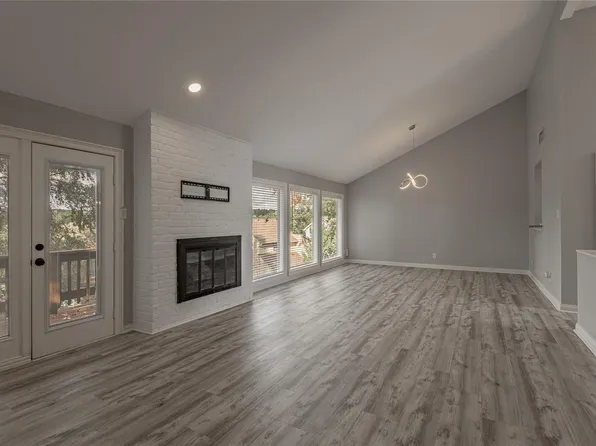 658 Cherry Hills Dr, Huntsville, TX 77340