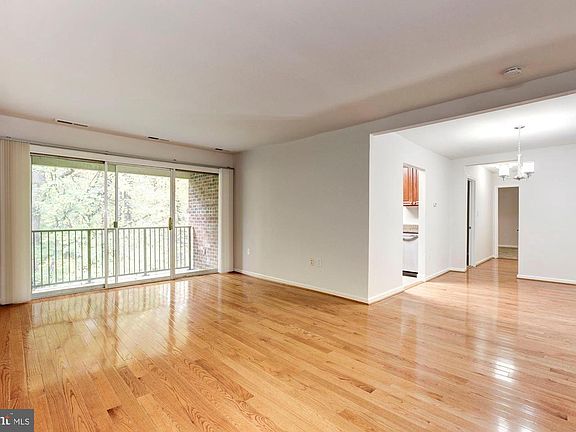 3rd image of 886 College Pkwy #30