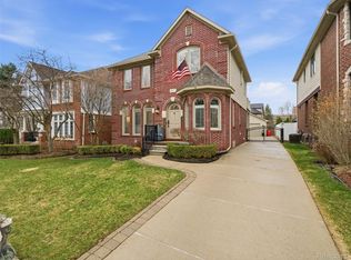 307 Taylor Ave, Rochester, MI 48307