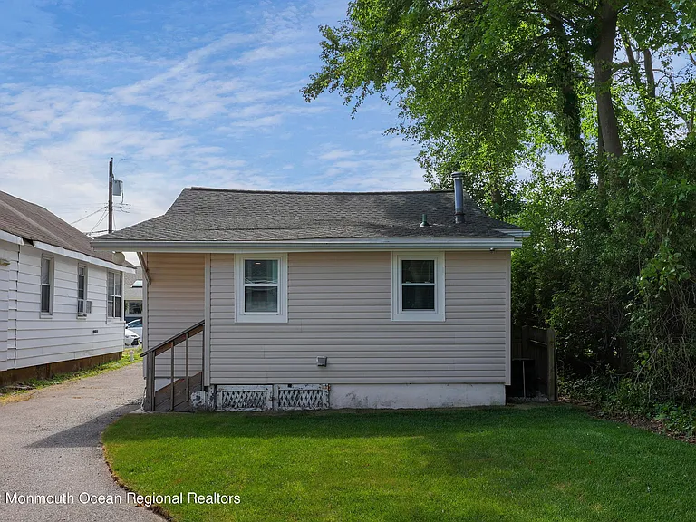 1233 Oakwood Rd — Photo 18