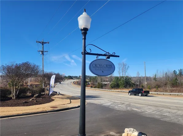 302 Cross Creek Dr, Seneca, SC 29678