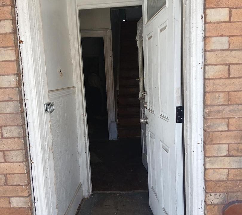 2nd image of 1636 W Bristol St