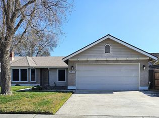 2315 Fernwood Dr, Hanford, CA