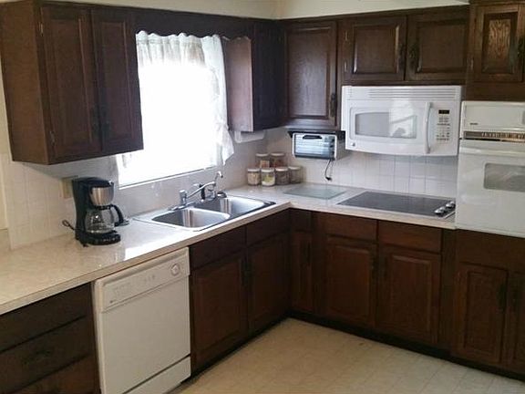 3rd image of 2203 Pamela Dr