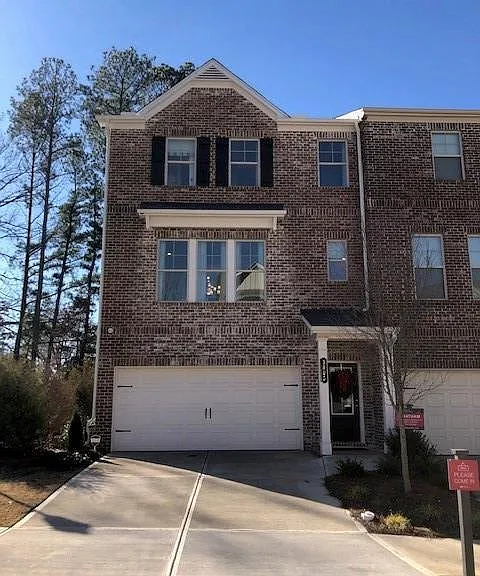 3805 Davis Cir — Photo 1