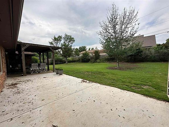 5th image of 2116 N Glenwood Dr
