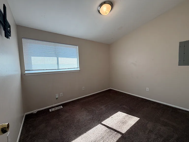 29609 Everett St — Photo 10
