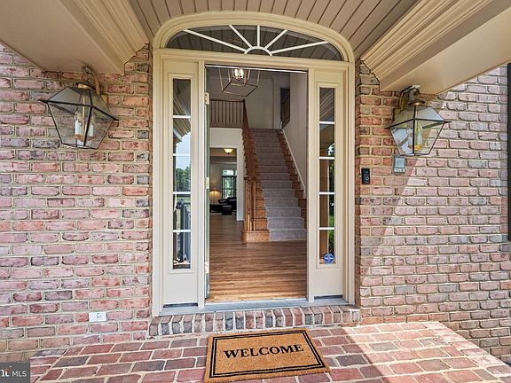 5th image of 1302 Bluegrass Way