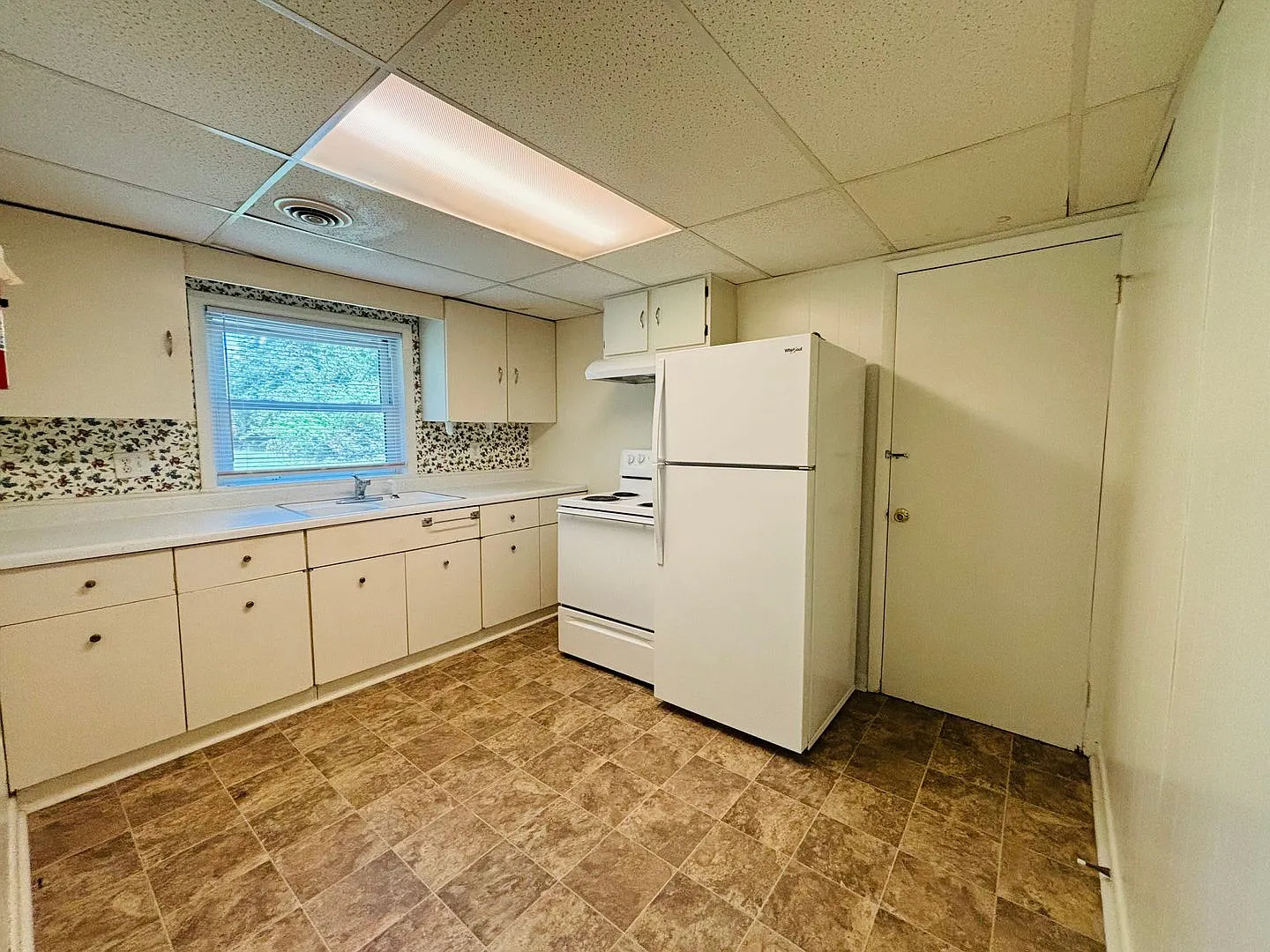 1 Bedroom 1 Bath Duplex — Photo 3