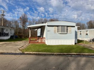 1272 N Park Dr, Brookfield, OH