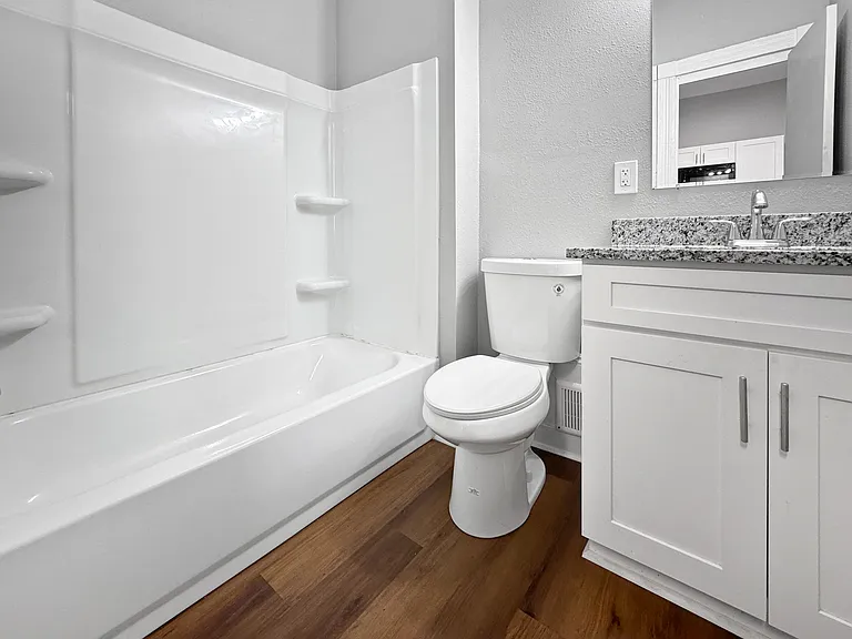 635 Reynes St — Photo 3