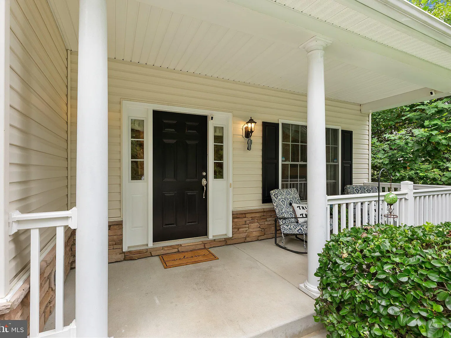 4 bed, 3.5 bath, 2828 sqft, $3,400 — Photo 2