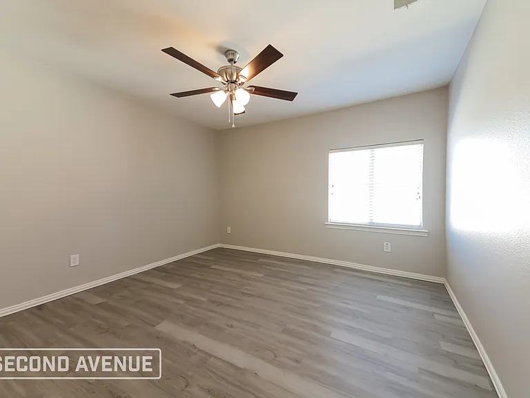 320 Creekside Dr — Photo 17