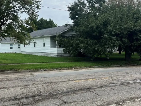 408 1st St, Pana, IL 62557