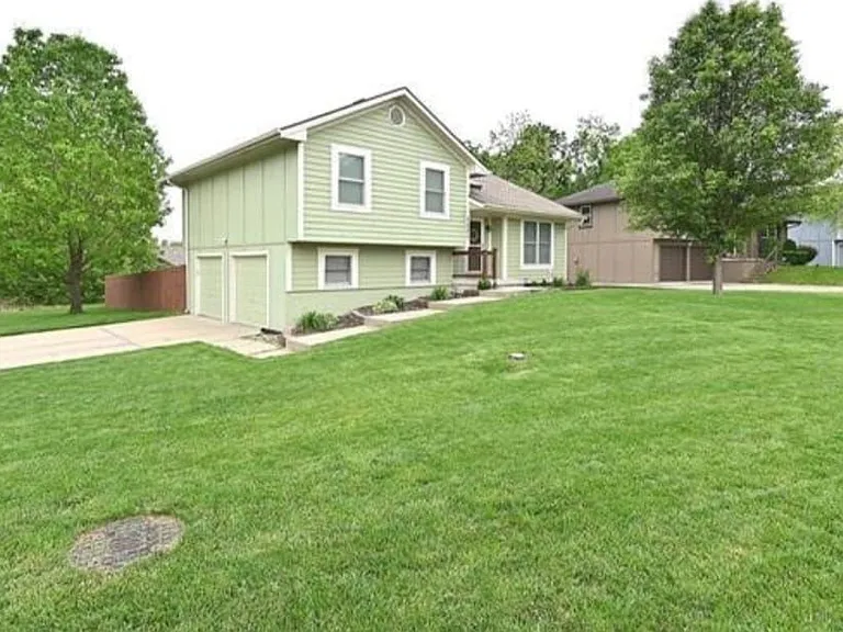 7531 N Kentucky Ave — Photo 2