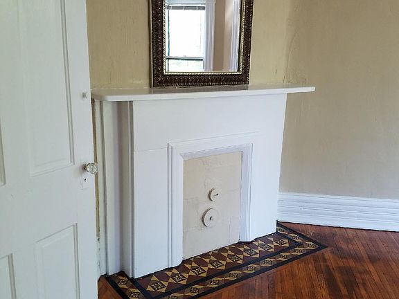 3rd image of 327 W 1st Ave