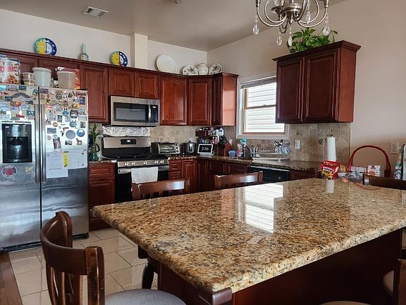 5th image of 258 Boyd Ave #1
