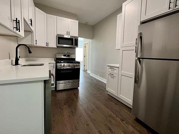 4th image of 2700 W Belden Ave #204