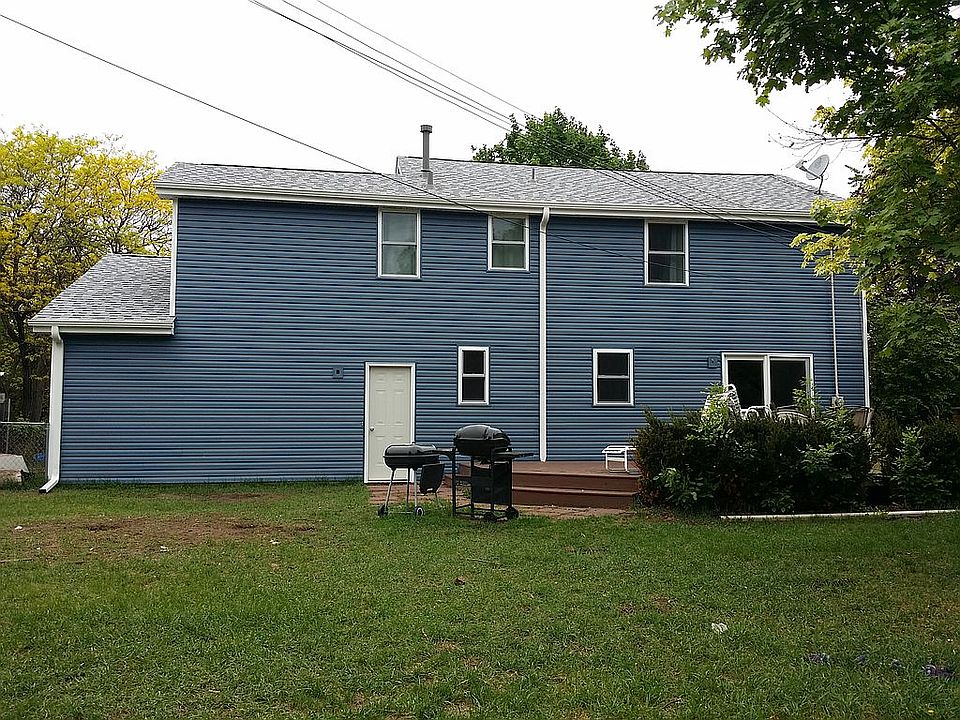 2nd image of 11817 Bittersweet St NW