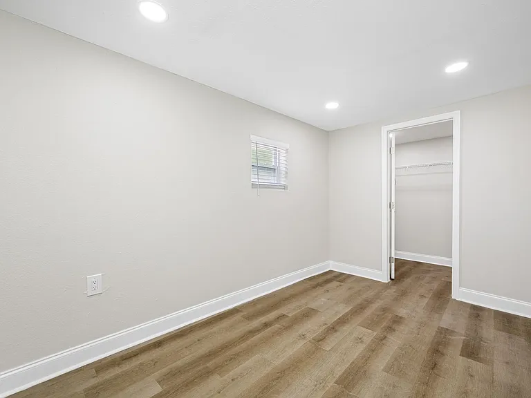 129 Danube Ave — Photo 11