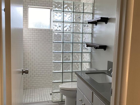 3rd image of 211 Lincoln Ave #2