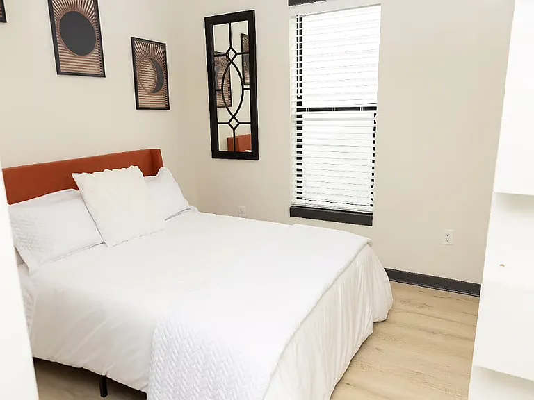 2560 Orleans Ave — Photo 12